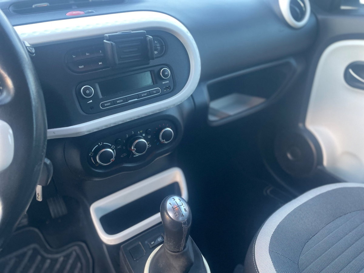 Renault Twingo 1.0 SCe Live (6)