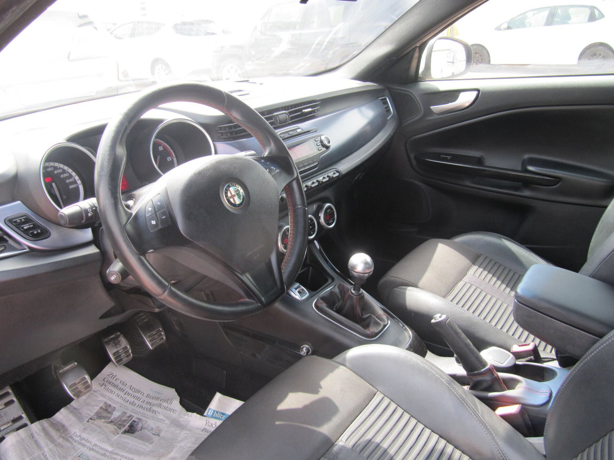Alfa Romeo Giulietta 1.6 JTDm-2 Exclusive (10)