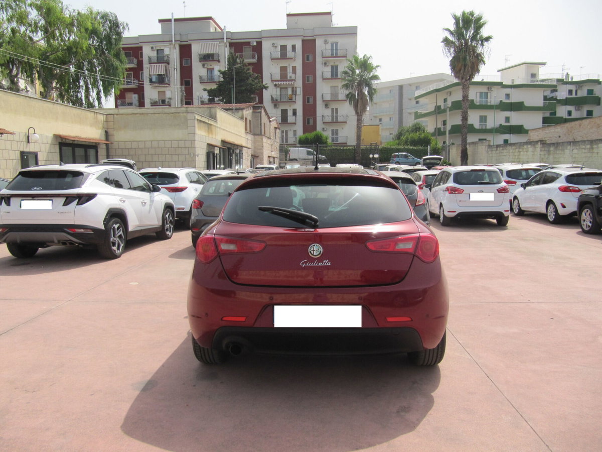 Alfa Romeo Giulietta 1.6 JTDm-2 Exclusive (5)