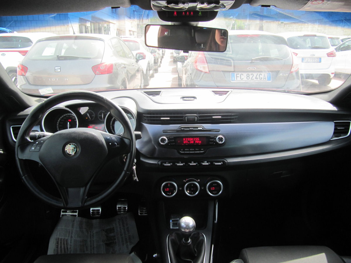 Alfa Romeo Giulietta 1.6 JTDm-2 Exclusive (6)