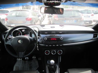 Alfa Romeo Giulietta 1.6 JTDm-2 Exclusive (6)