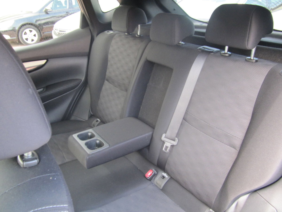 Nissan Qashqai 1.5 dCi N-Connecta (15)