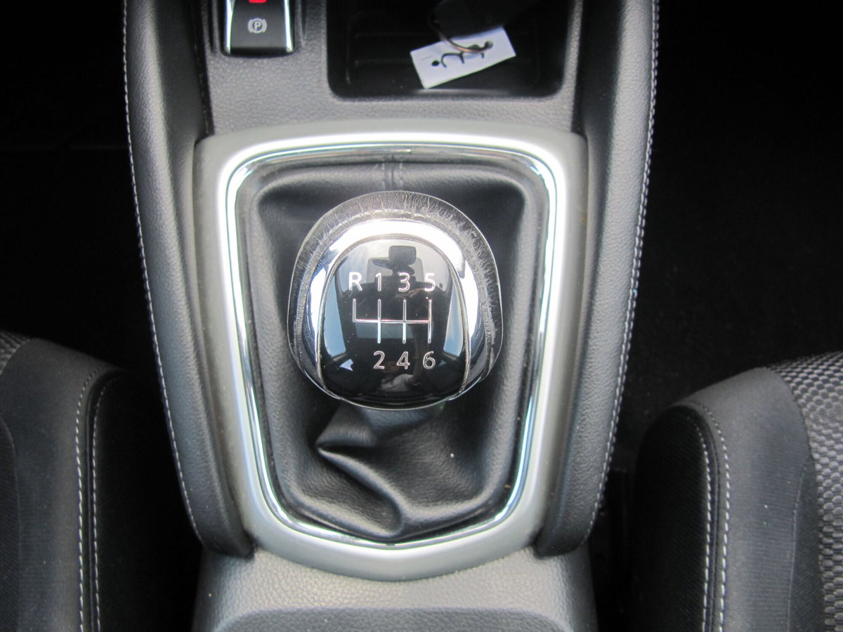Nissan Qashqai 1.5 dCi N-Connecta (8)