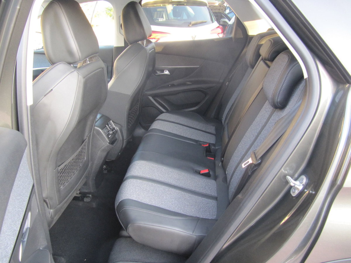 Peugeot 3008 BlueHDi 130 S&S EAT8 Allure Pack (18)