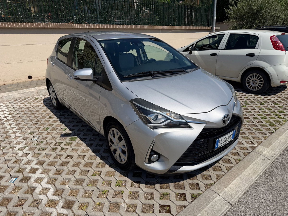 Toyota Yaris 1.0 5 porte Now GPL (2)