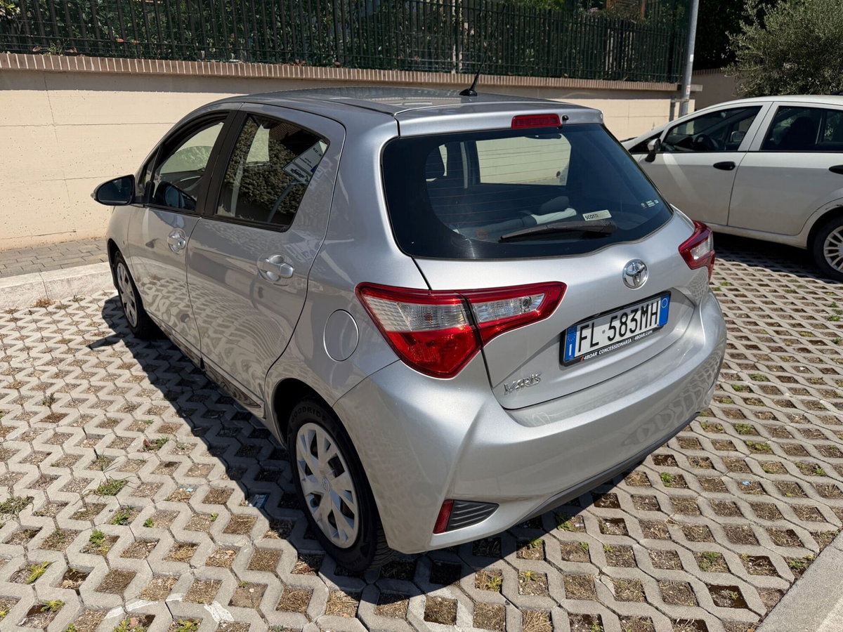 Toyota Yaris 1.0 5 porte Now GPL (6)