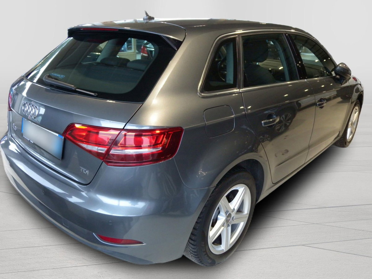 Audi A3 Sportback 2.0 TDI S tronic Business (4)