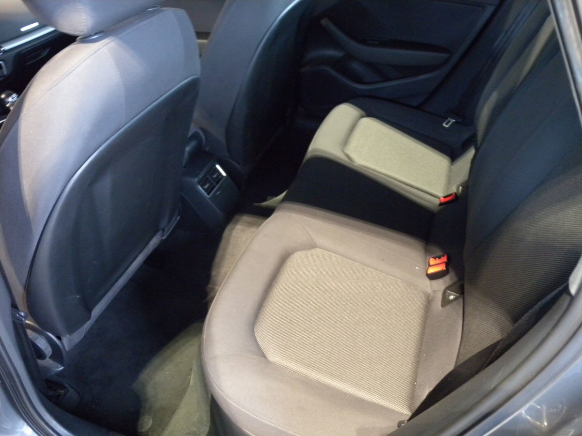 Audi A3 Sportback 2.0 TDI S tronic Business (6)