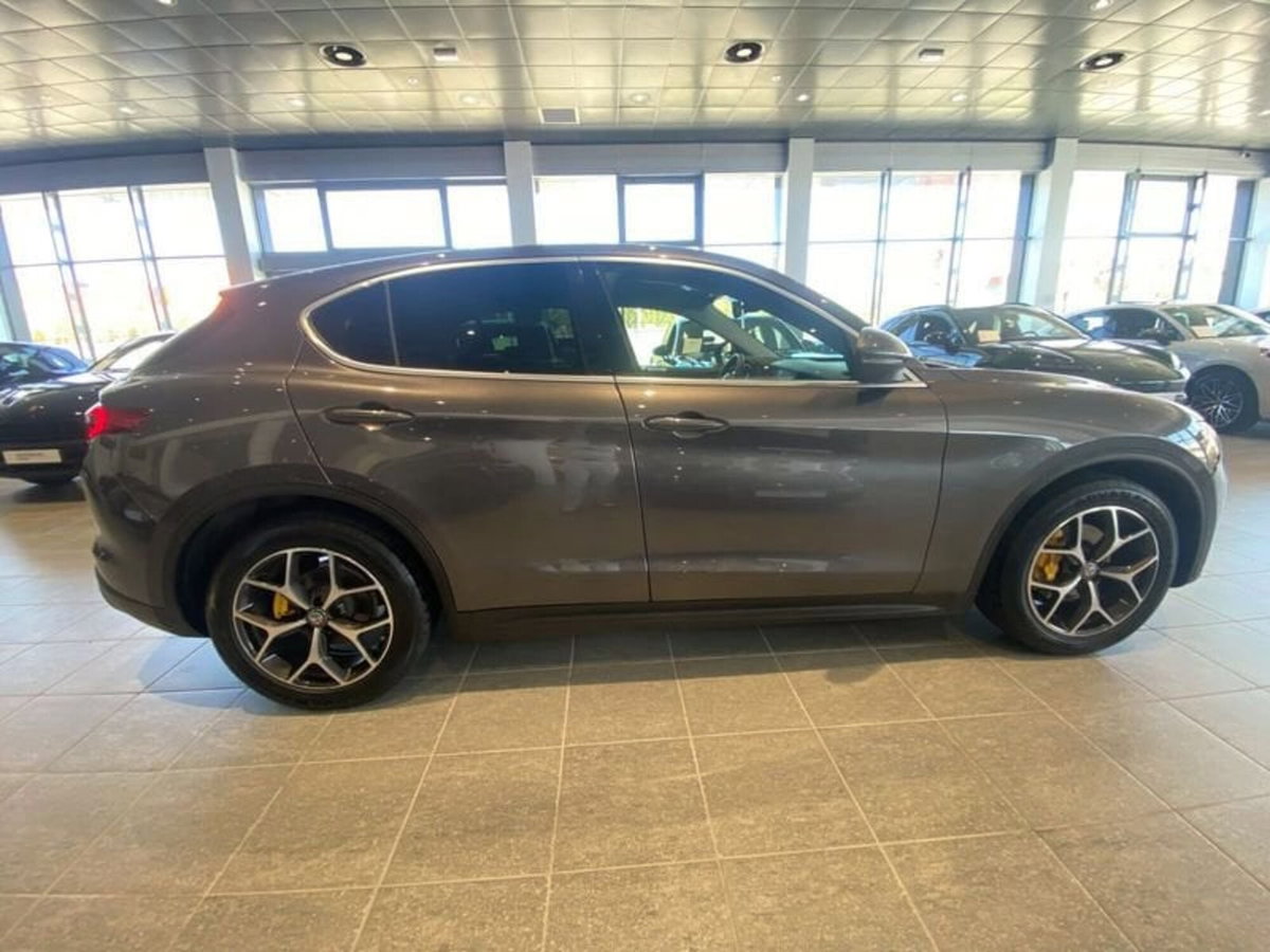 Alfa Romeo Stelvio Stelvio 2.2 Turbodiesel 190 CV AT8 RWD Executive (2)