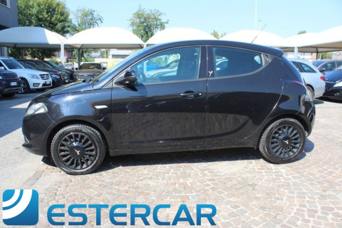 Lancia Ypsilon 1.2 69 CV 5 porte Elefantino (11)