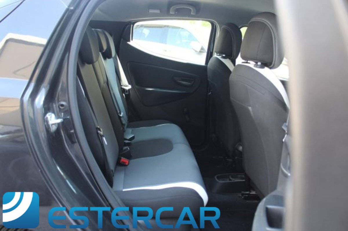 Lancia Ypsilon 1.2 69 CV 5 porte Elefantino (12)