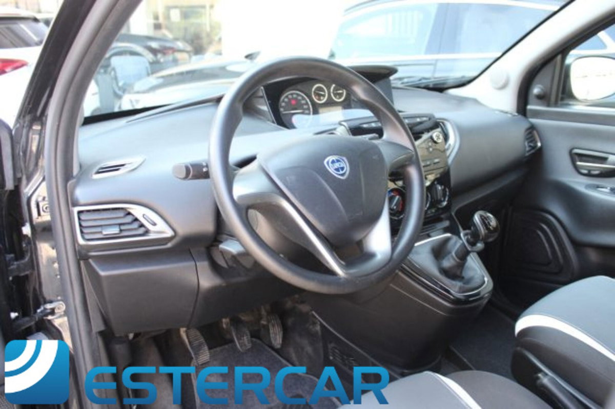 Lancia Ypsilon 1.2 69 CV 5 porte Elefantino (2)