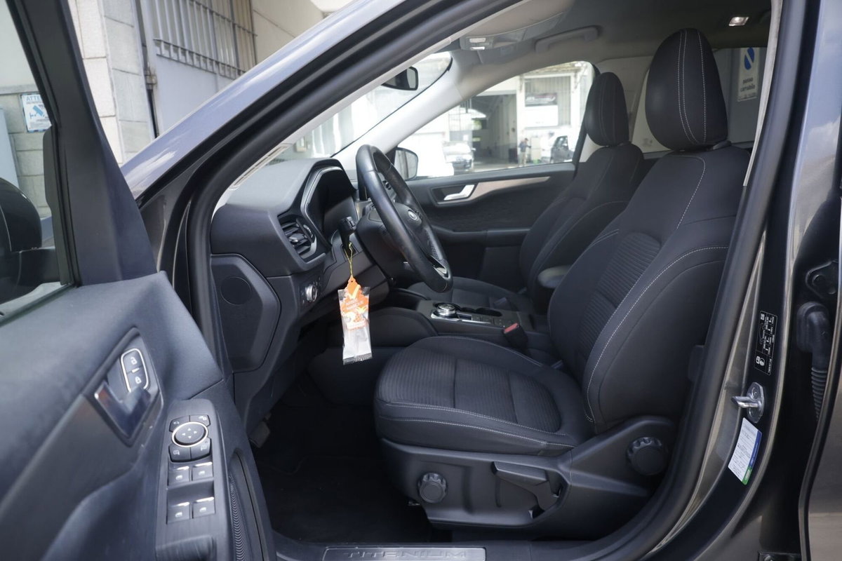 Ford Kuga 2.5 Plug In Hybrid 225 CV CVT 2WD Vignale (18)