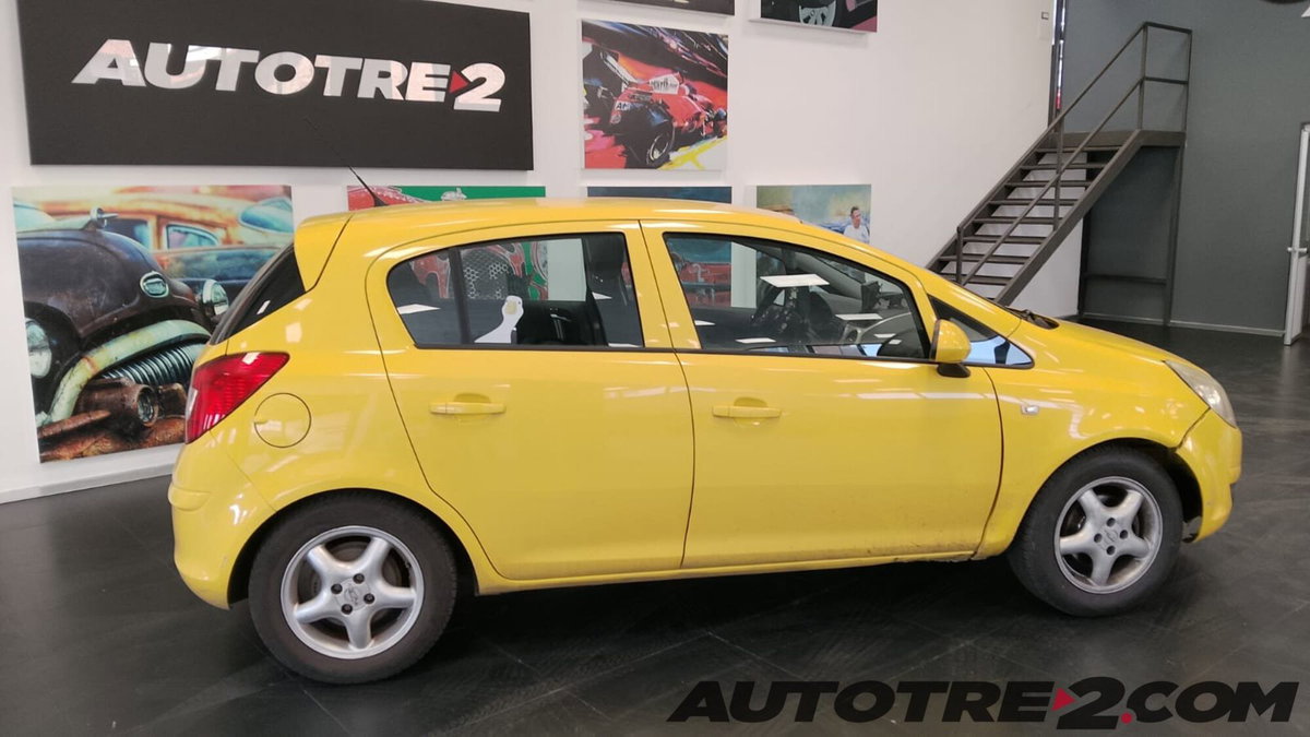 Opel Corsa 1.2 3 porte Club (3)