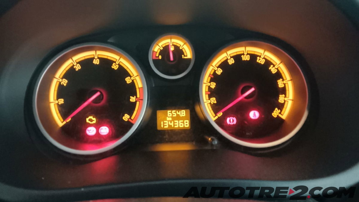 Opel Corsa 1.2 3 porte Club (4)