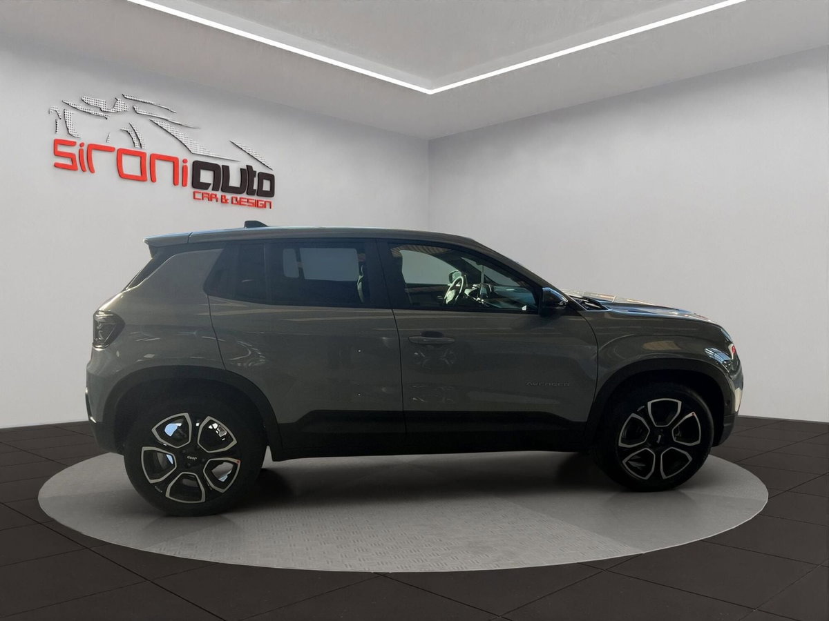 Jeep Avenger 1.2 turbo e-hybrid mhev Summit fwd 110cv edct6 (8)