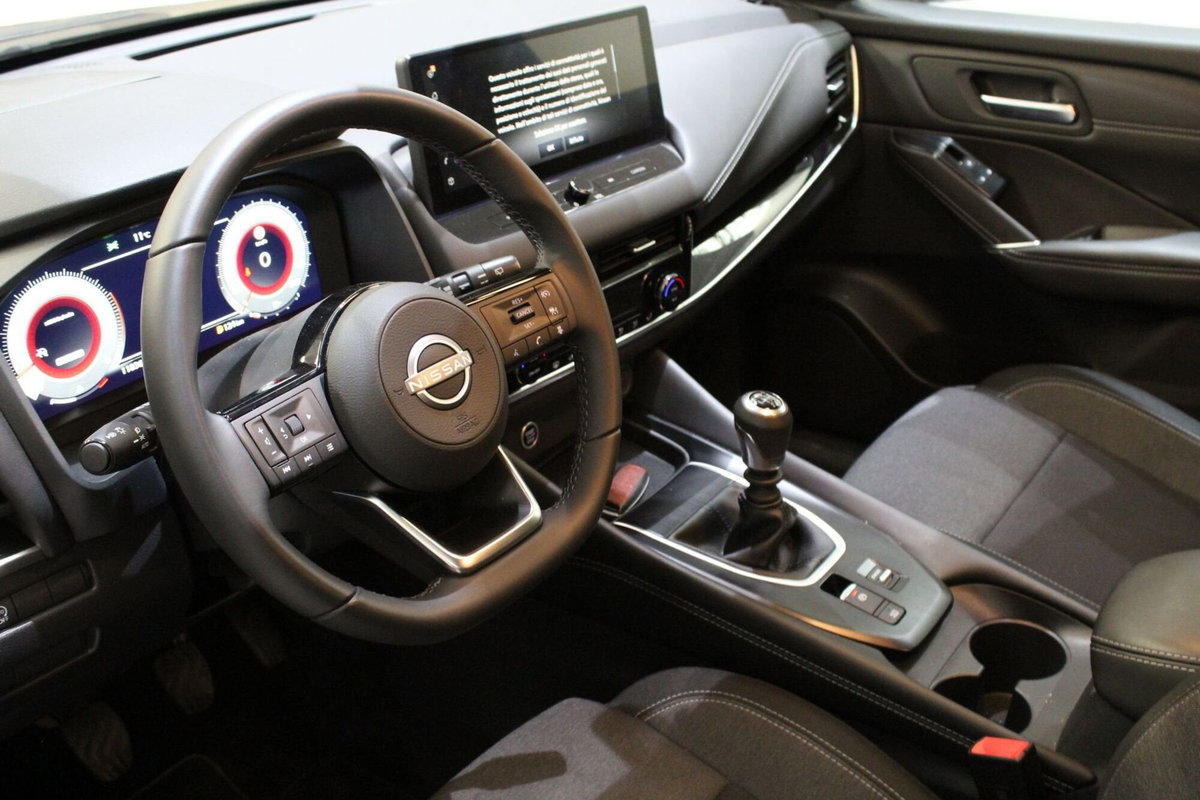 Nissan Qashqai 1.3 mhev N-Connecta 2wd 140cv (8)