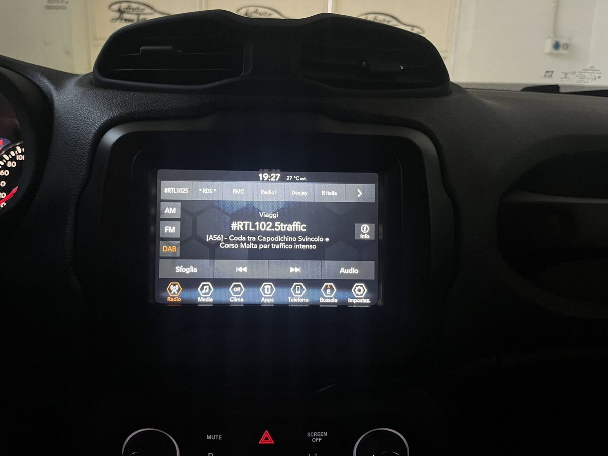 Jeep Renegade 1.6 Mjt DDCT 120 CV Business (9)