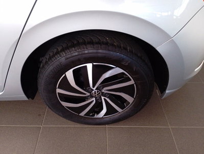 Volkswagen Polo 1.0 EVO (11)