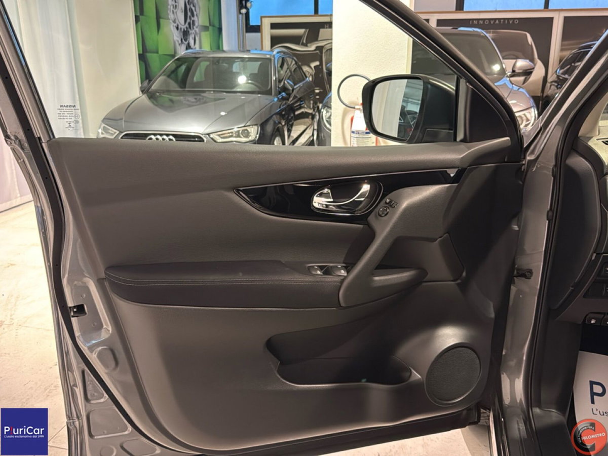 Nissan Qashqai 1.3 DIG-T 140 CV Business (18)