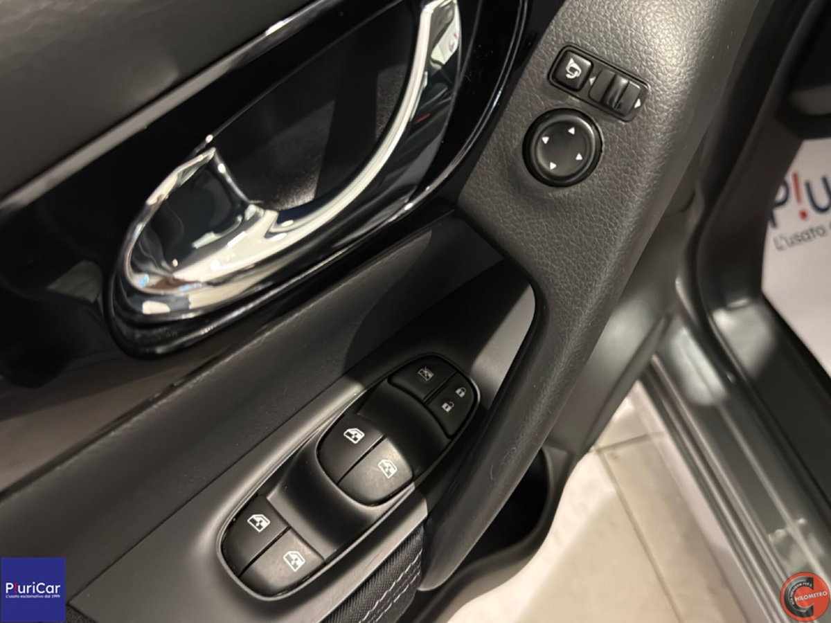 Nissan Qashqai 1.3 DIG-T 140 CV Business (19)