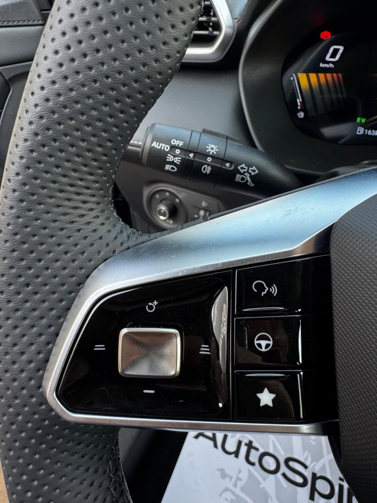 Mg ZS 1.5 hybrid+ Luxury auto (14)