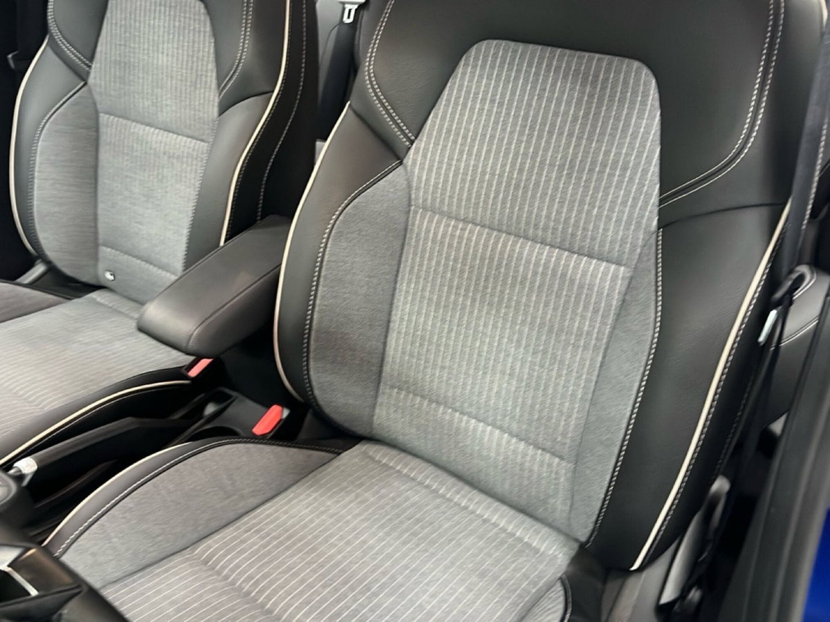 Renault Clio TCe 90 CV 5 porte Techno (11)