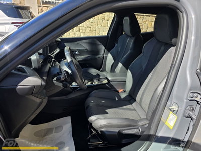 Peugeot 2008 motore elettrico 136 CV GT Pack (10)