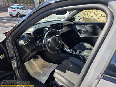 Peugeot 2008 motore elettrico 136 CV GT Pack (11)