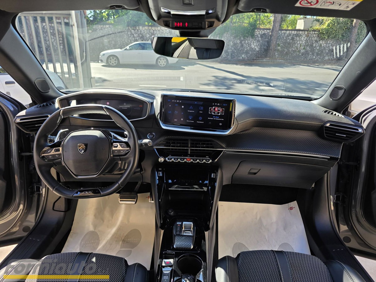 Peugeot 2008 motore elettrico 136 CV GT Pack (12)
