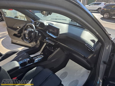 Peugeot 2008 motore elettrico 136 CV GT Pack (13)