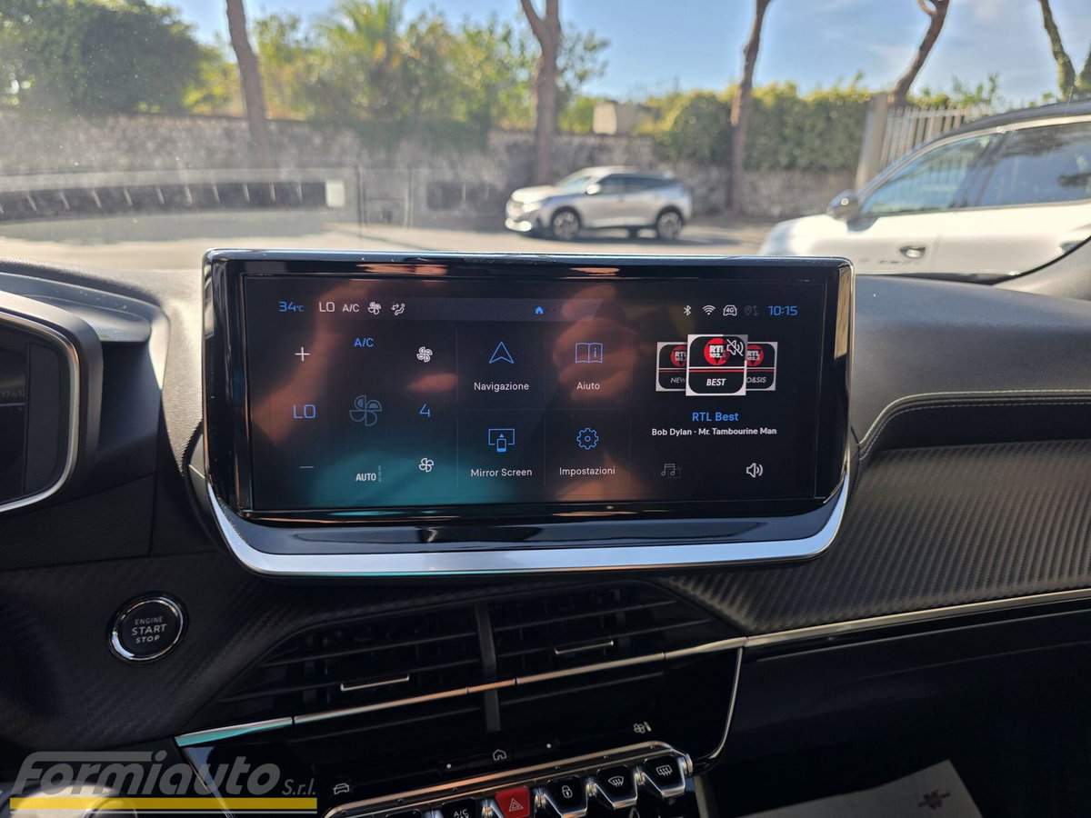 Peugeot 2008 motore elettrico 136 CV GT Pack (17)