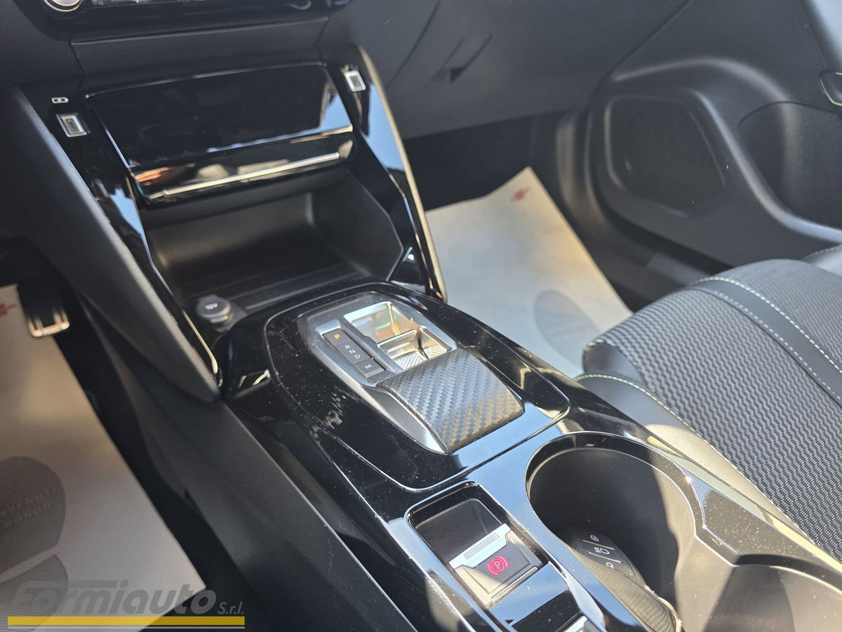 Peugeot 2008 motore elettrico 136 CV GT Pack (18)