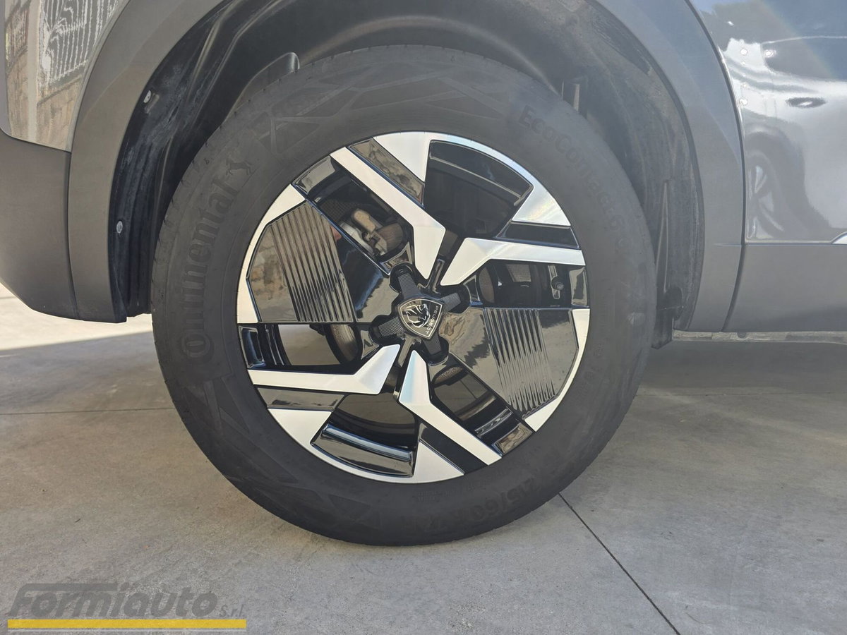 Peugeot 2008 motore elettrico 136 CV GT Pack (9)