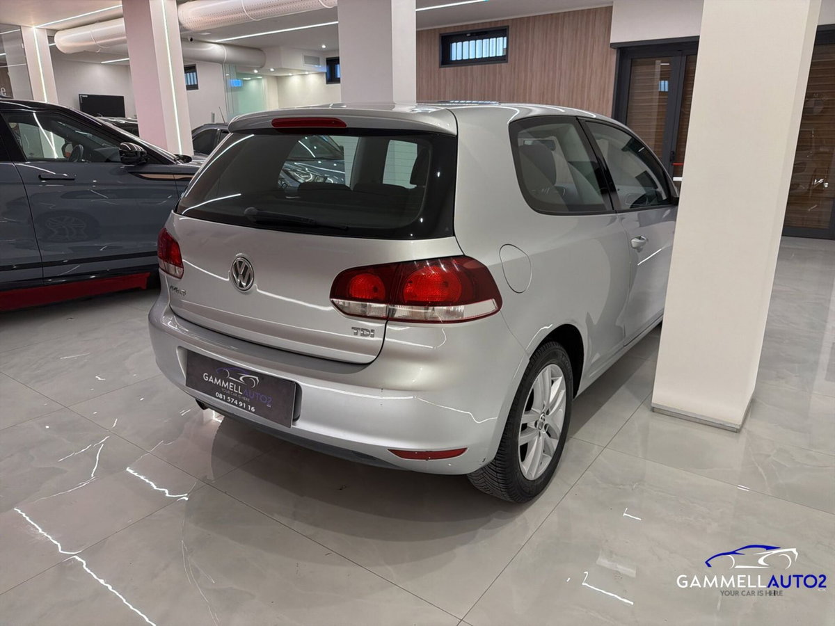 Volkswagen Golf 1.6 TDI DPF 3p. Comfortline (17)