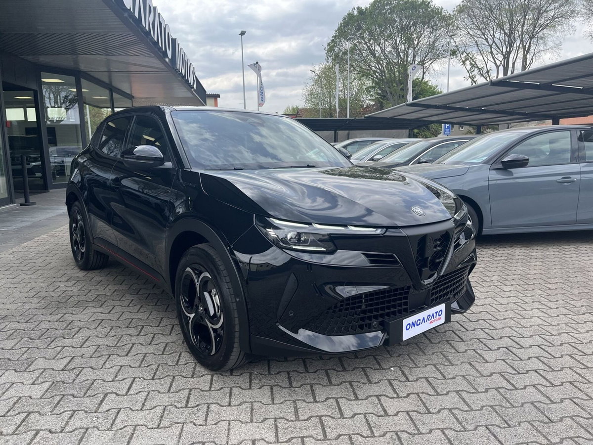 Alfa Romeo Junior 1.2 ibrida Speciale 145cv edct6 (4)