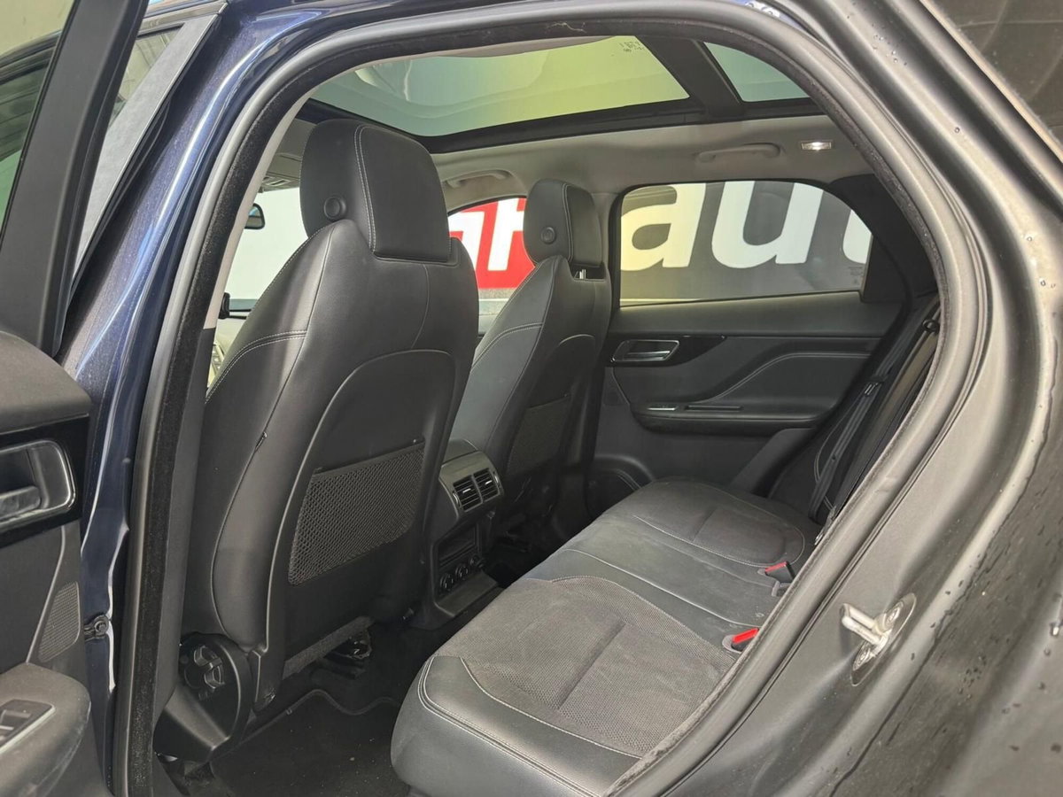 Jaguar F-Pace 2.0 D 180 CV AWD Portfolio (11)