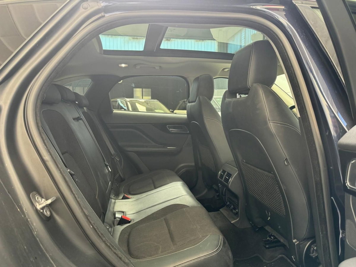 Jaguar F-Pace 2.0 D 180 CV AWD Portfolio (7)
