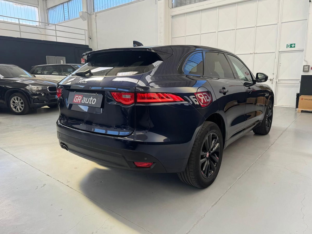 Jaguar F-Pace 2.0 D 180 CV AWD Portfolio (8)