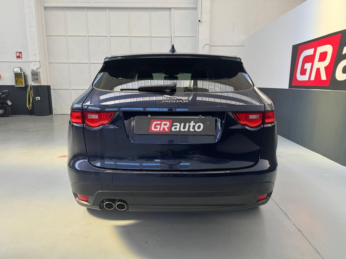 Jaguar F-Pace 2.0 D 180 CV AWD Portfolio (9)