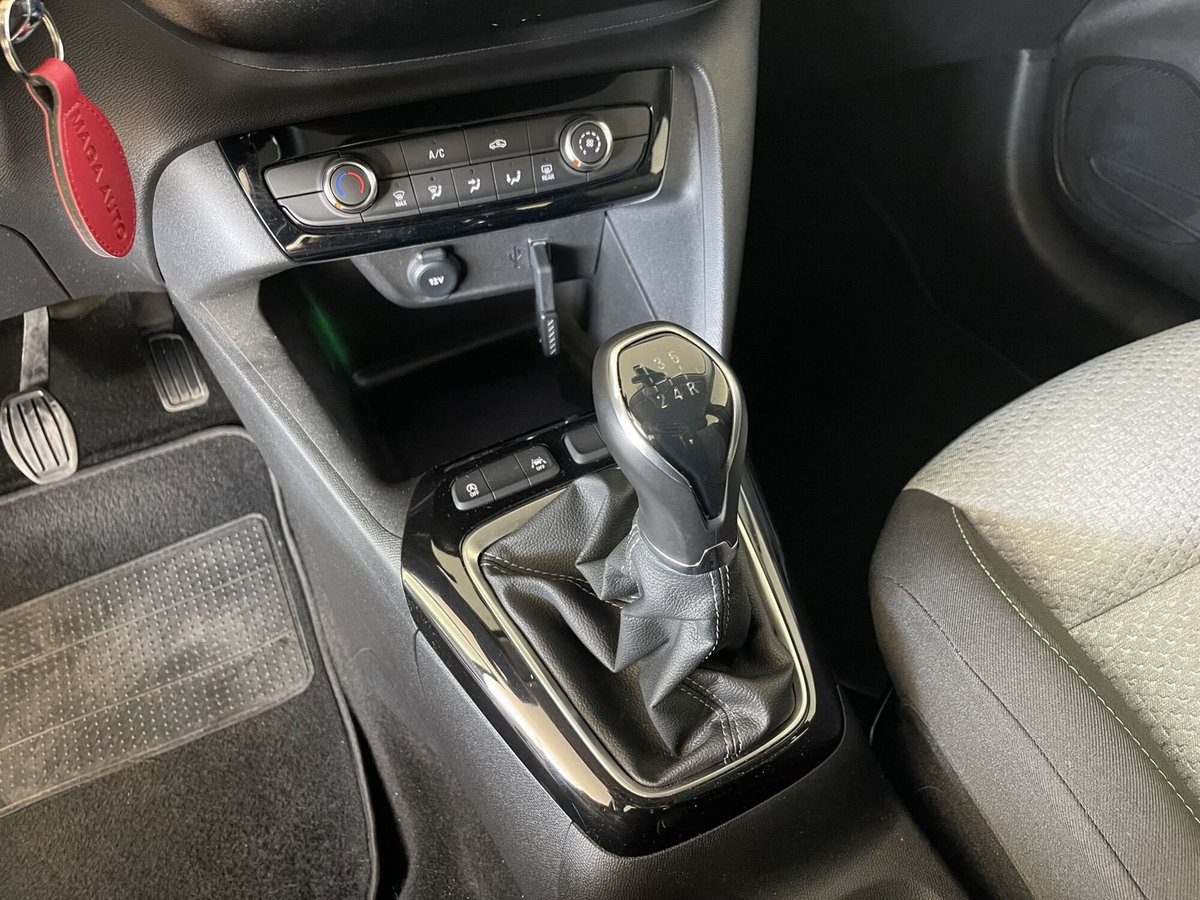 Opel Corsa 1.2 GS s&s 75cv (8)