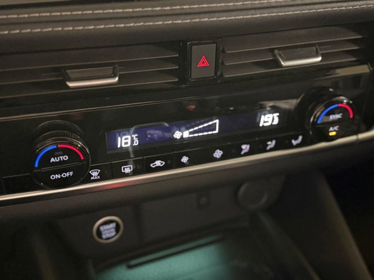 Nissan Qashqai 1.3 mhev N-Connecta 2wd 158cv (15)