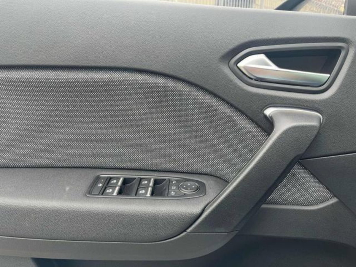 Renault Captur 1.2 eco-g Techno 120cv (6)