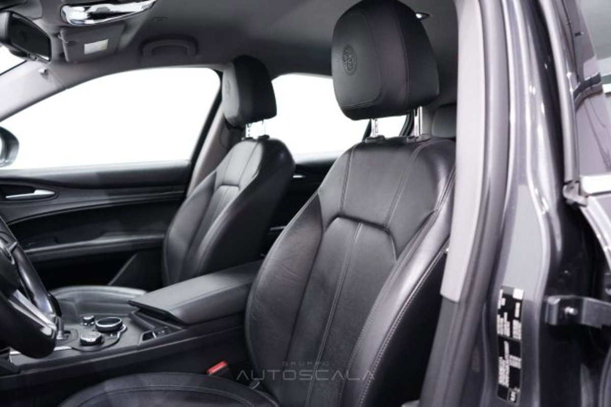 Alfa Romeo Stelvio Stelvio 2.2 Turbodiesel 180 CV AT8 RWD Super (11)