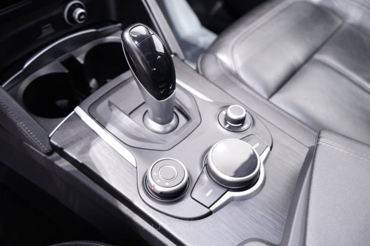 Alfa Romeo Stelvio Stelvio 2.2 Turbodiesel 180 CV AT8 RWD Super (18)