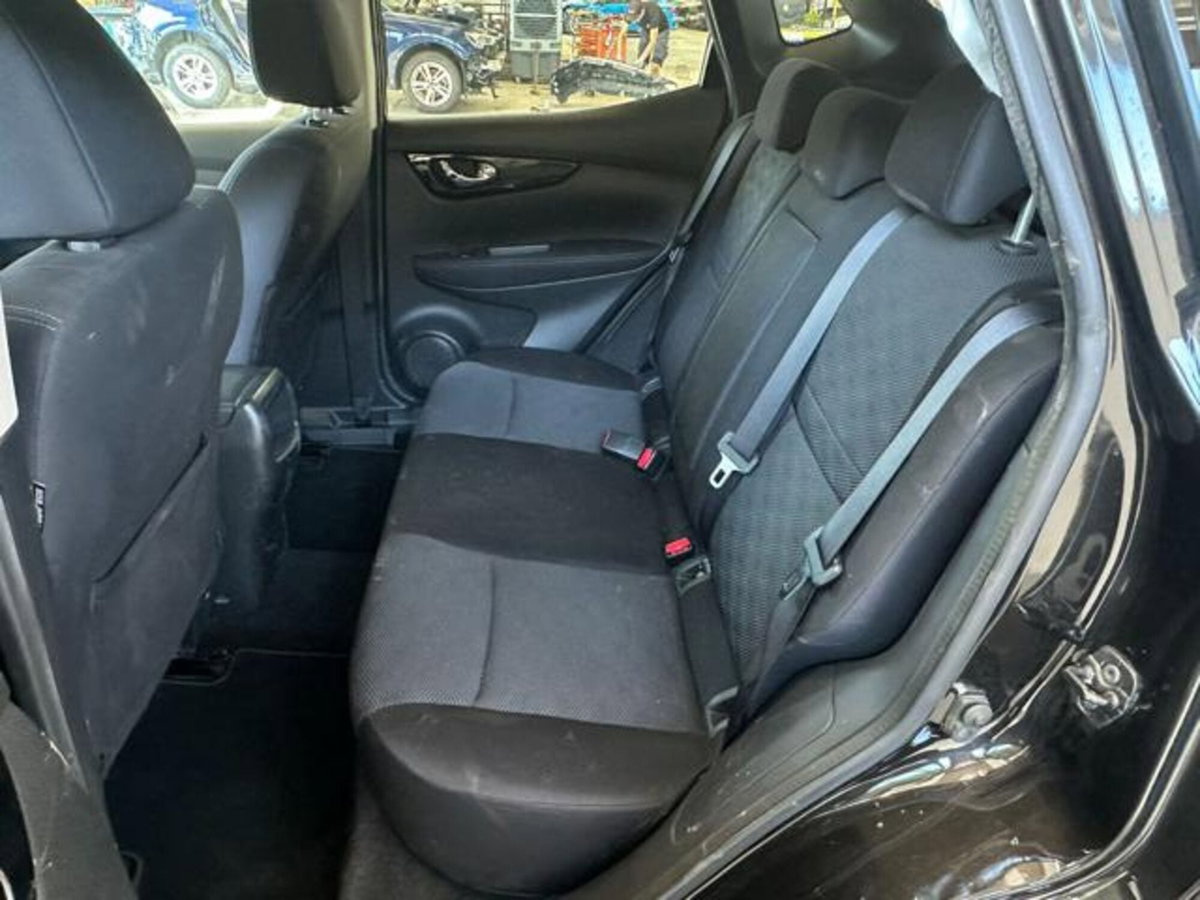 Nissan Qashqai 1.5 dCi N-Connecta (12)