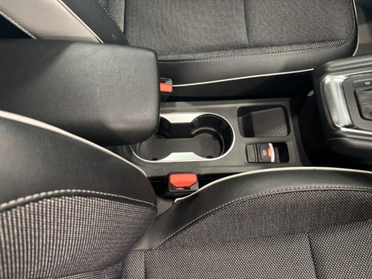 Renault Captur Blue dCi 115 CV EDC Initiale Paris (15)