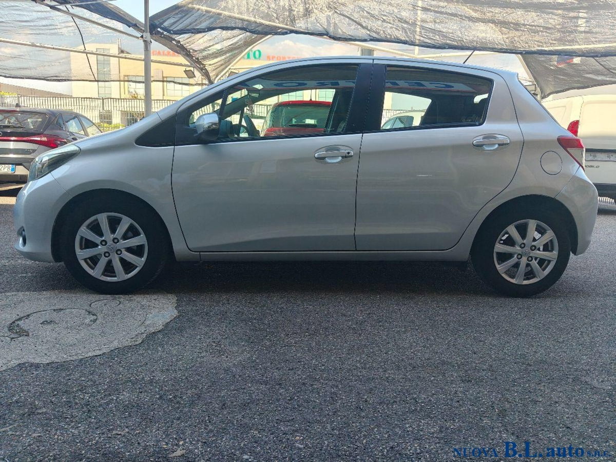 Toyota Yaris 1.D-4D 5 porte Active (3)