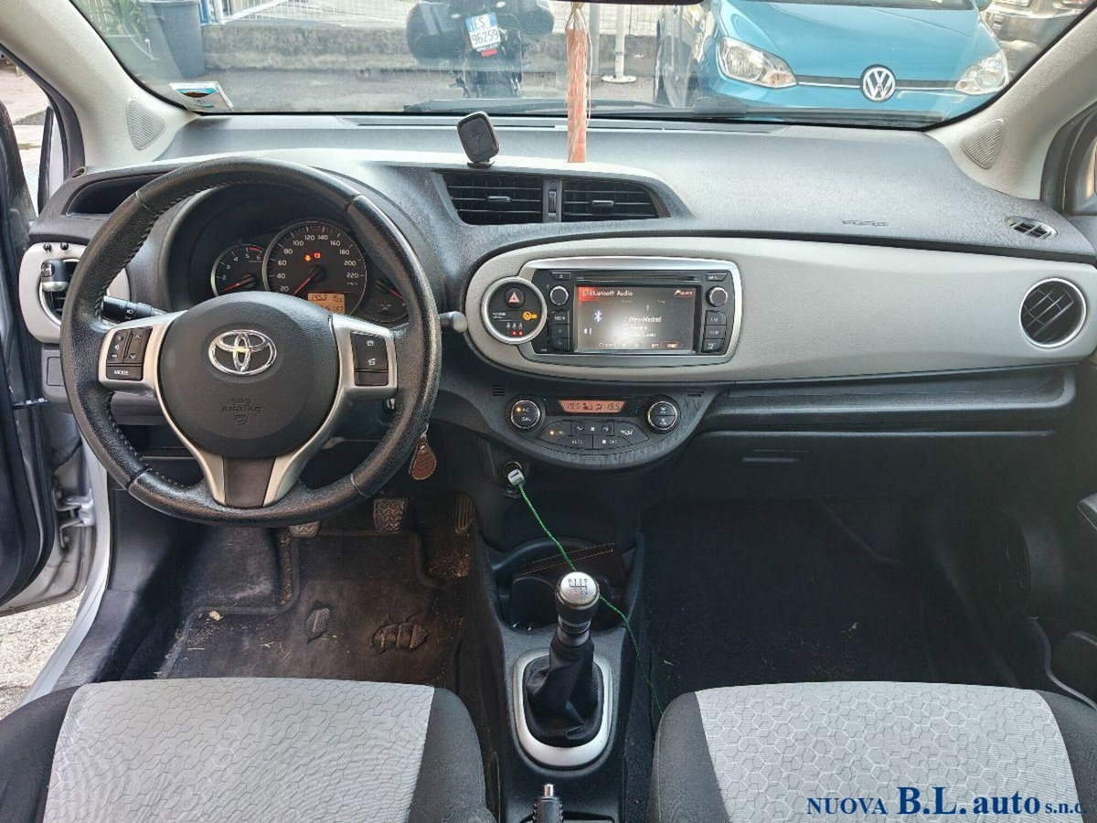 Toyota Yaris 1.D-4D 5 porte Active (7)