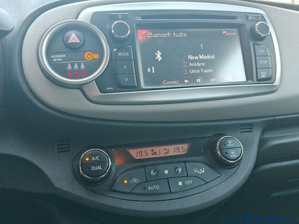 Toyota Yaris 1.D-4D 5 porte Active (9)